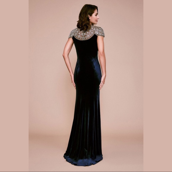 TADASHI SHOJI - IMELDA VELVET EVENING GOWN - Picture 2 of 5